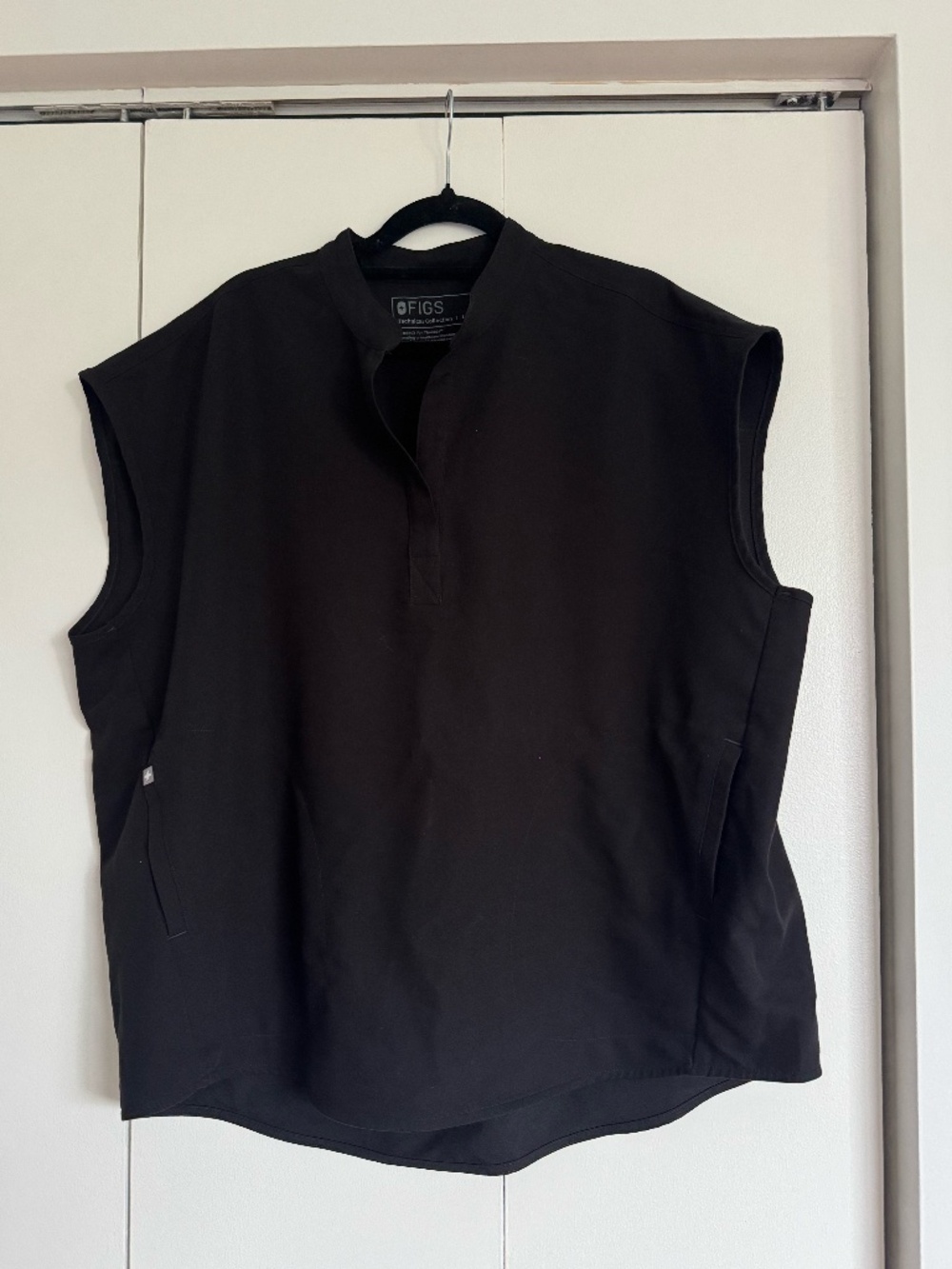 Black Scrub Top - Figs